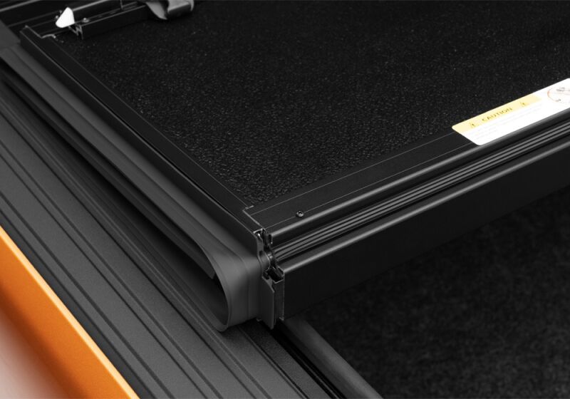 UnderCover ArmorFlex Details Hinge